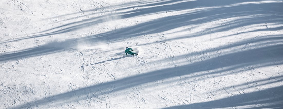 Skier using the Atomic Redster X9i WB Revo S