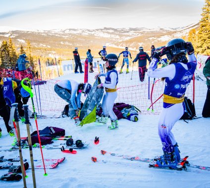 Kids ski racing